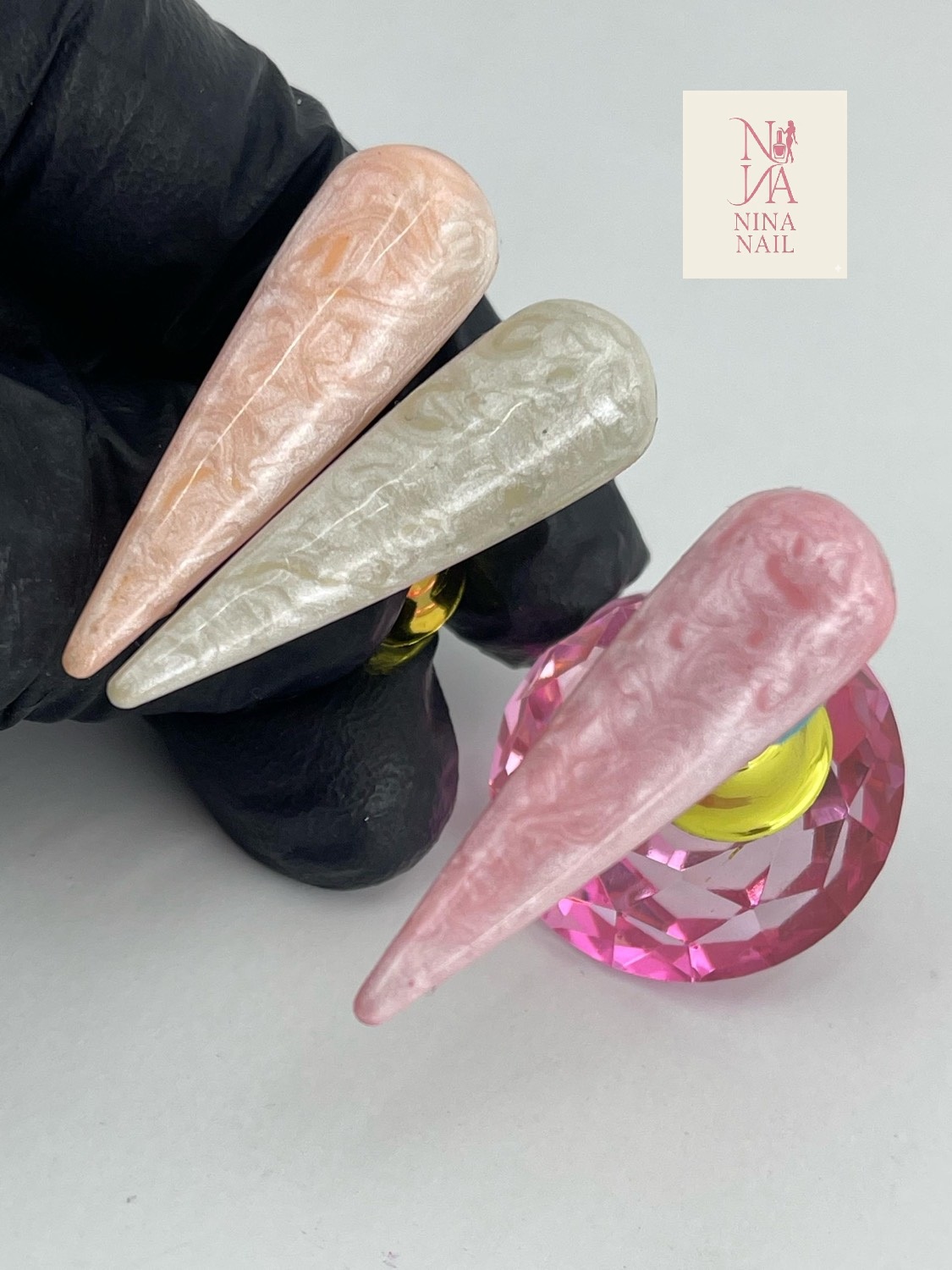 تاپ ژل مرواریدی ناخن A&E حجم 10 میلدیزاین زیبا و حرفه ای